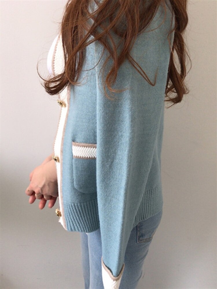 Colorfaith New 2022 Chic V-Neck Buttons Short Cardigans Spring Autunm Women's Sweaters Korean Fashion Pocket Knitwears SWC7836
