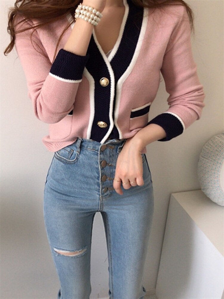 Colorfaith New 2022 Chic V-Neck Buttons Short Cardigans Spring Autunm Women's Sweaters Korean Fashion Pocket Knitwears SWC7836